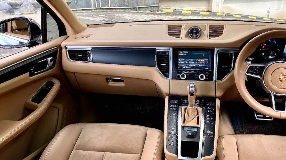 Porsche Macan 2.0 NIK 2014 Black On Beige