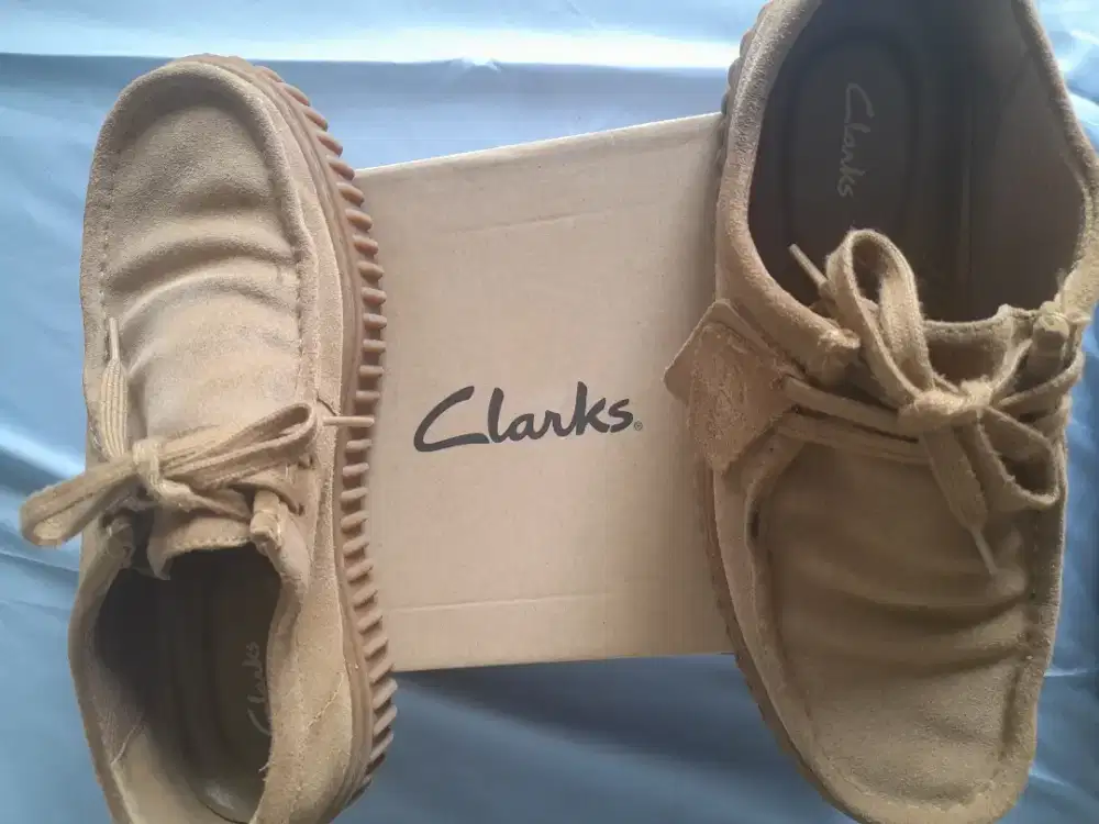CLARKS TORHILL Lo Dark Sand Suede 42/8