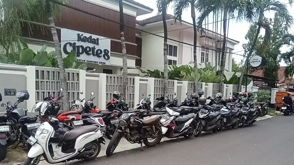 Dibutuhkan secepat nya Barista dan Cook