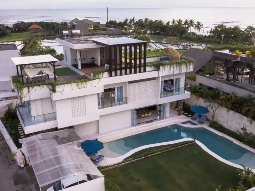 Dijual: Vila Mewah dengan Kolam Renang Panjang & Jacuzzi — Cemagi, Bali