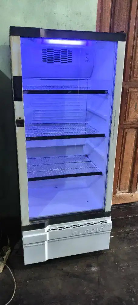 Showcase merk Glacio nominus / kulkas minuman