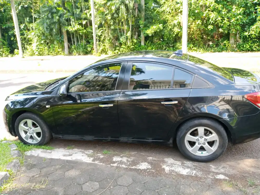 Chevrolet cruze 2010 hitam