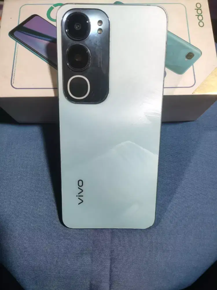 Vivo y19S ram4+4/64 dijual cepat 1jt gass