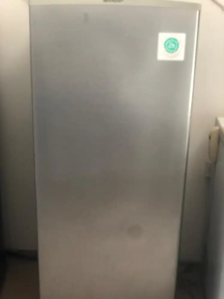 Kulkas freezer kondisi rusak