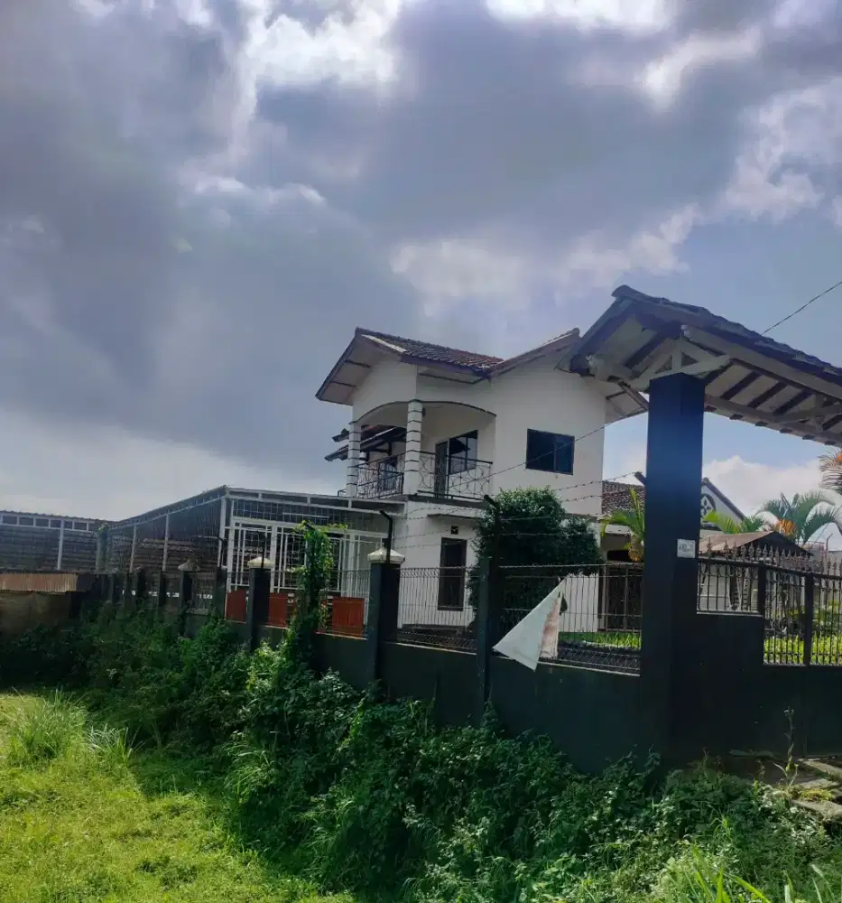 Dijual murah vila 2LT siap huni lokasi depan jl raya Cipanas Surat SHM