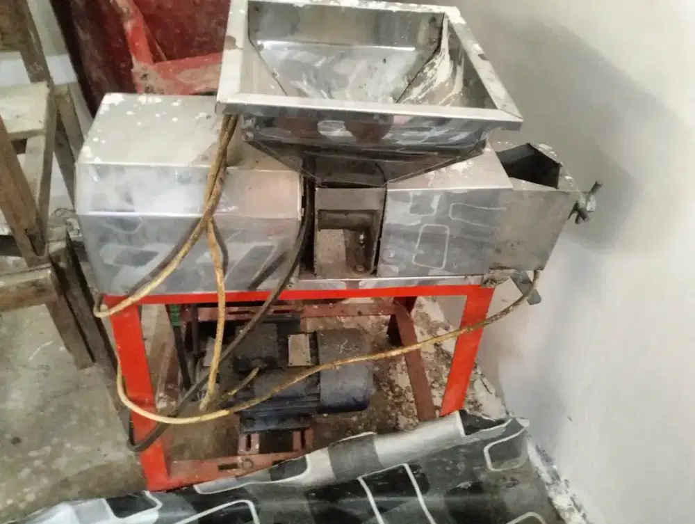 Mesin peras santan dan ginamo penggerak