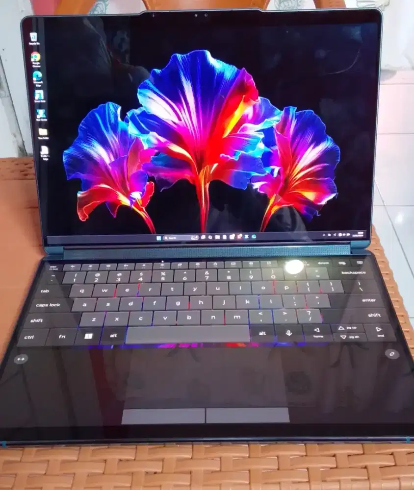 Lenovo Yoga Book 9 13 IMU9 Core Ultra 7 155U Muluss Fullset Hrg miring
