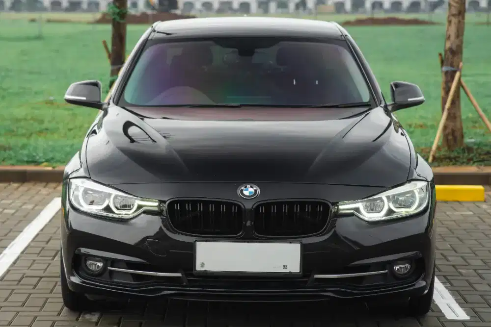 BMW 320i F30 Sport AT 2018 Good Condition