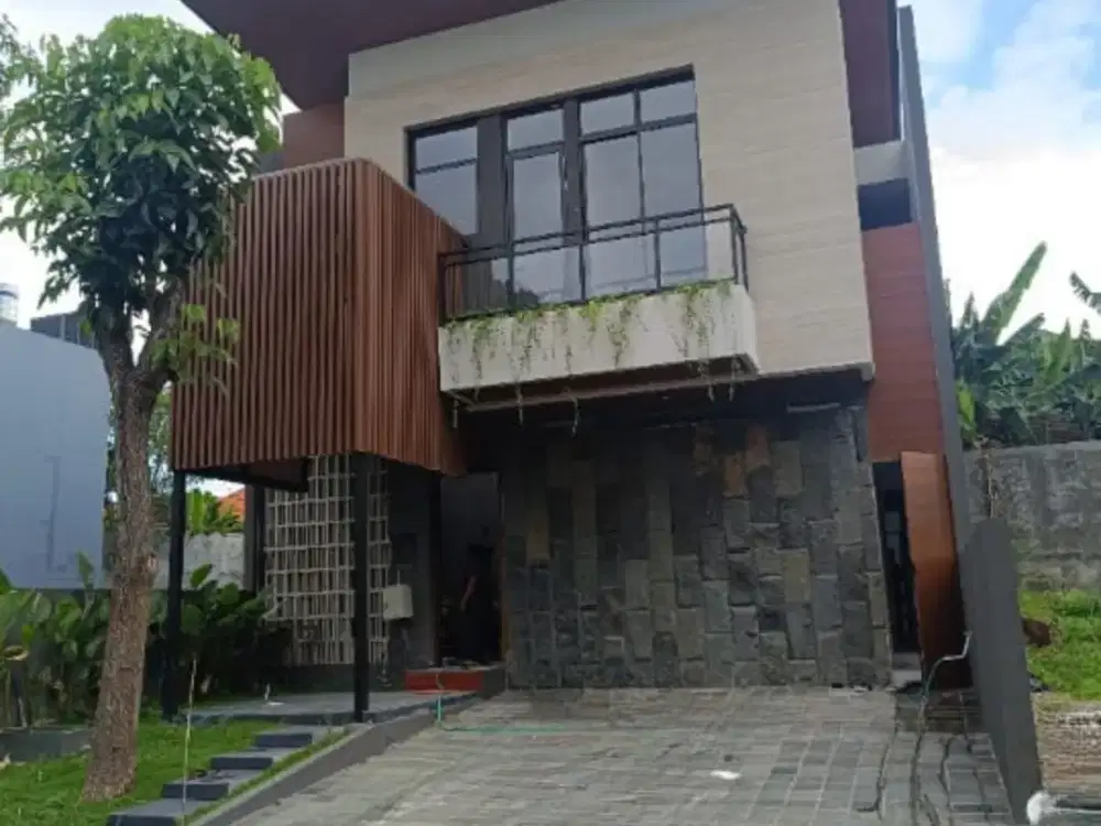 Dijual Rumah Baru dengan Private Pool di Citraland dekat Pasar Modern, Gwalk, Surabaya Barat