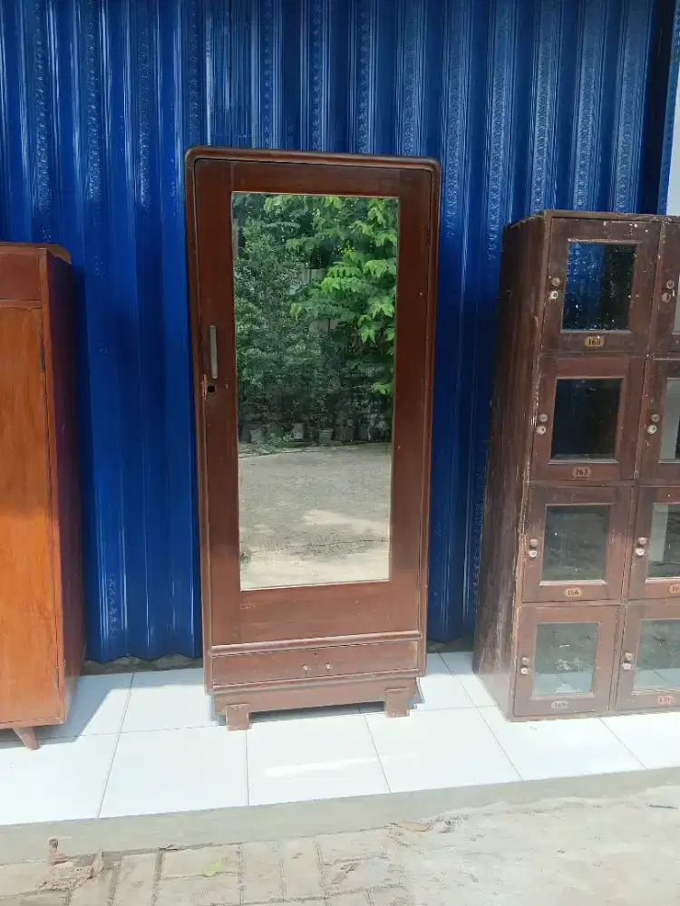 lemari baju art deco kayu jati tua