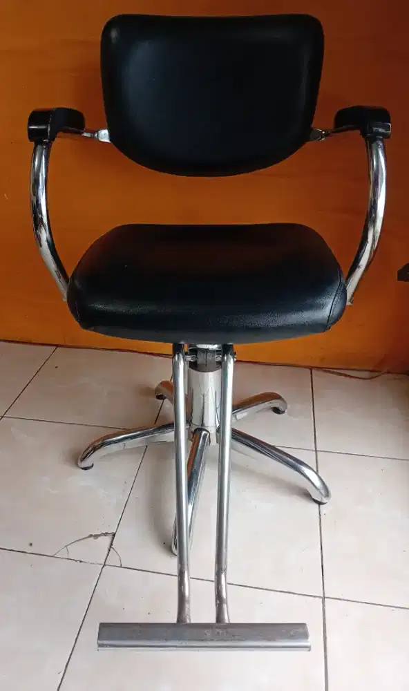Kursi salon/barbershop hidrolik