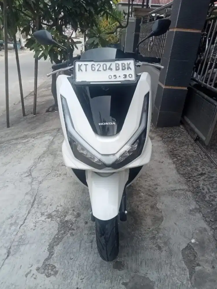 Dijual Cepat Honda PCX CBS 160 tahun 2025 kilometer 6ribu