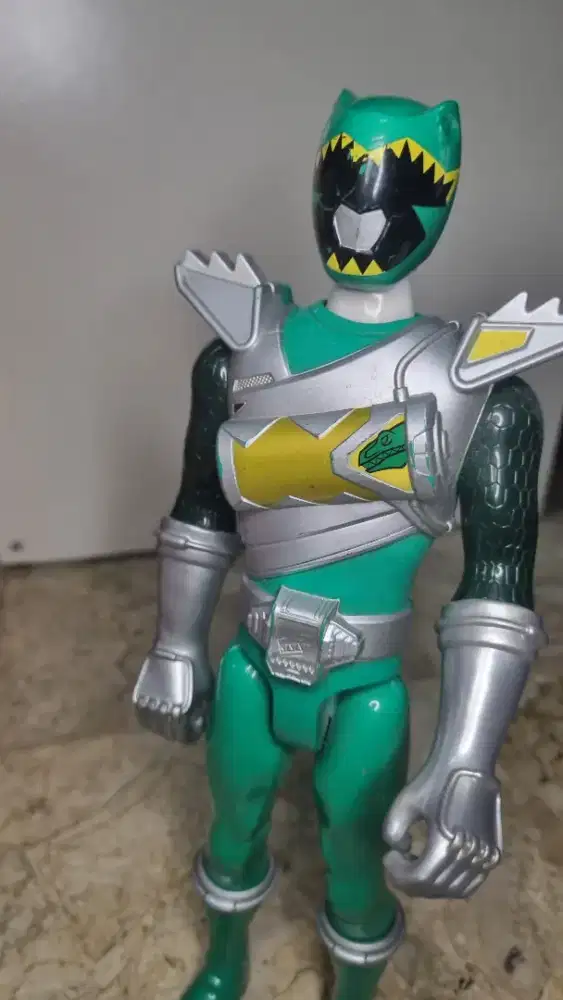 Power Ranger Hijau Action Figure Bekas