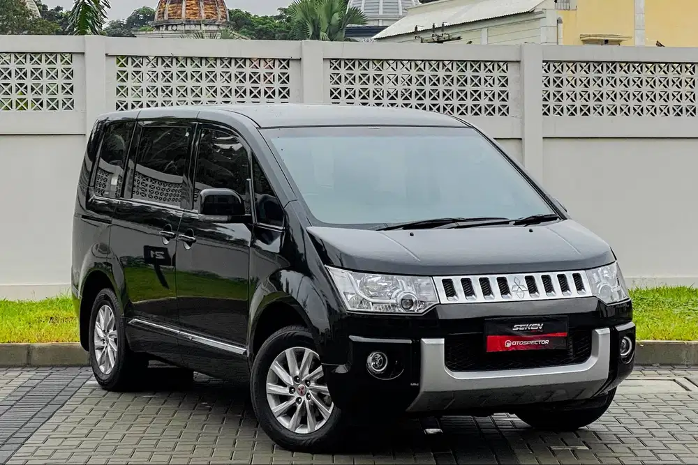 Mitsubishi Delica 2.0 Bensin AT Matic 2015 Hitam.