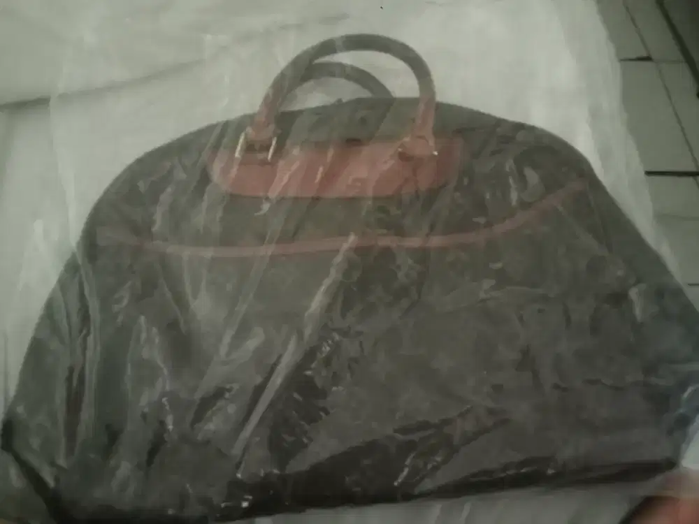 Tas Louis vitong bekas