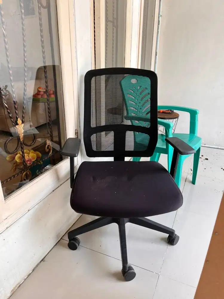 KURSI KANTOR bekas