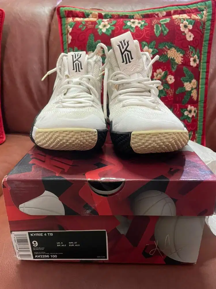 Nike Kyrie 4 White Black