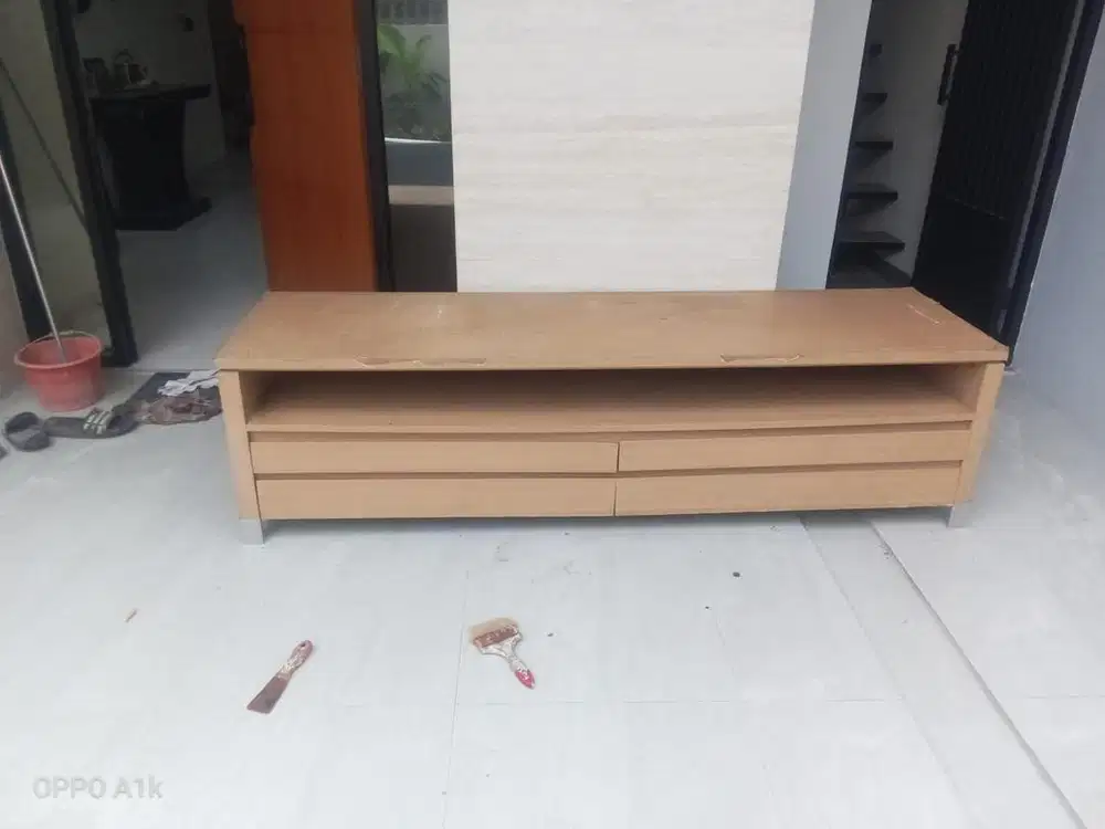Meja TV kayu solid