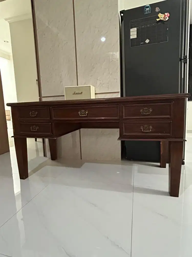 Meja kerja kayu solid