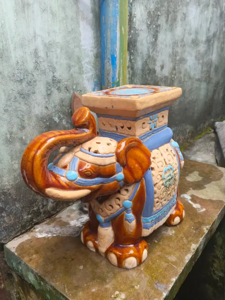 Barang antik guci keramik Thailand murah