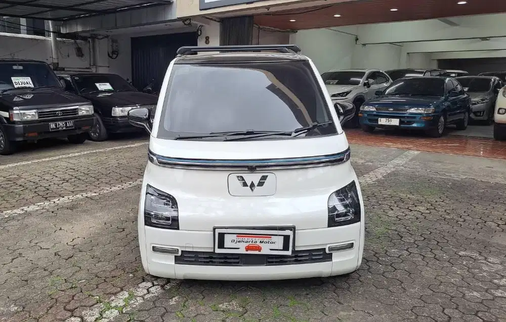 DIJUAL! LOW KM WULING AIREV LONG RANGE 30 KW 4X2 AT TAHUN 2022