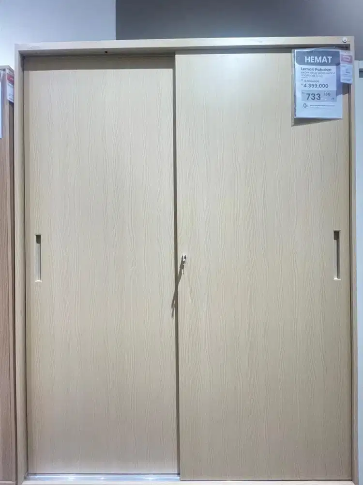 Lemari Pakaian Metal