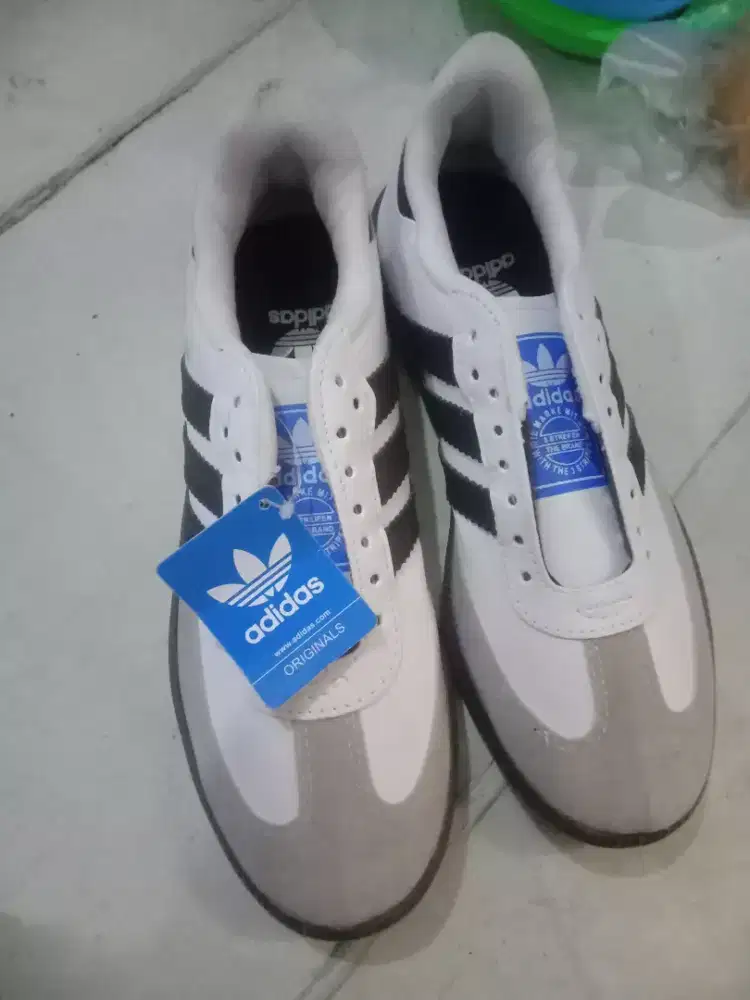 sepatu masi baru banget