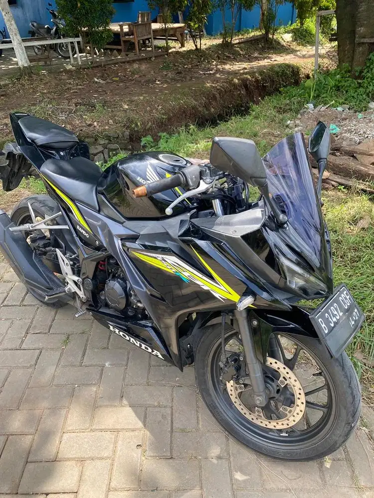 Dijual cepat honda CBR 150R Tahun 2017