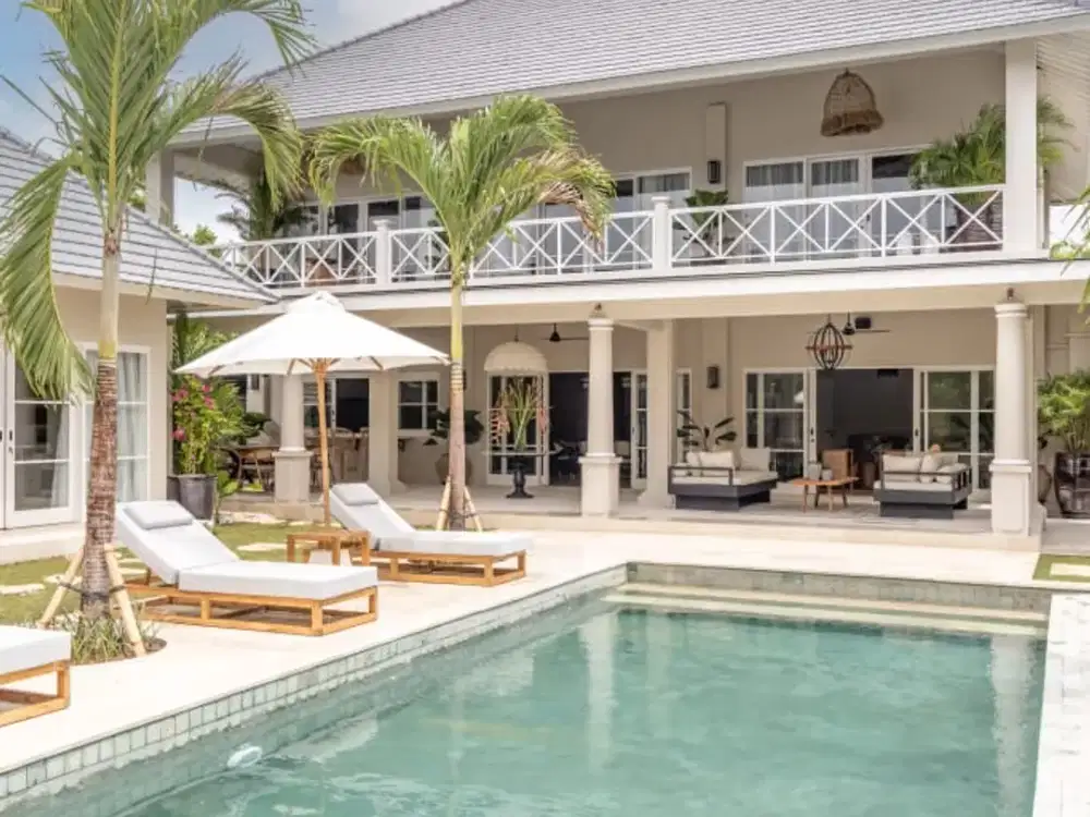 Dijual: Vila Elegan dengan Bar Hiburan & Area Makan Outdoor — Berawa, Bali
