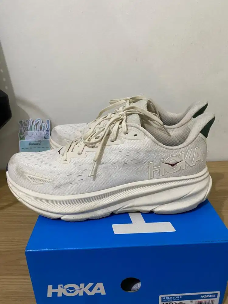 HOKA Clifton 9 Oat Milk