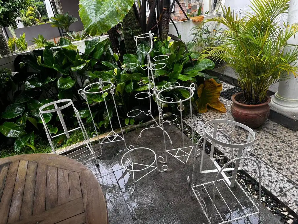 Standing Pot Bunga (Set atau Satuan) Kondisi Prima Like New