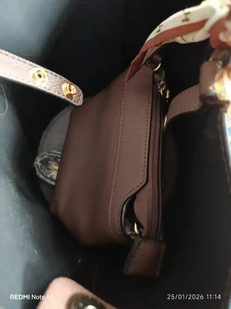 Tas perempuan merk hana