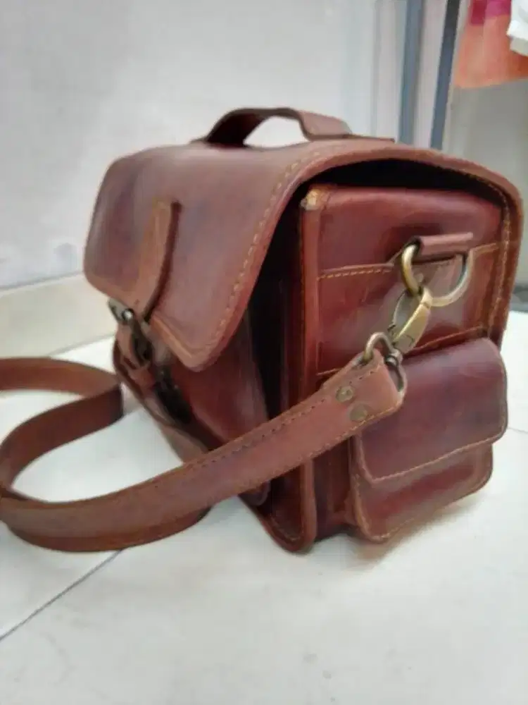 Tas kulit asli (genuine leather)