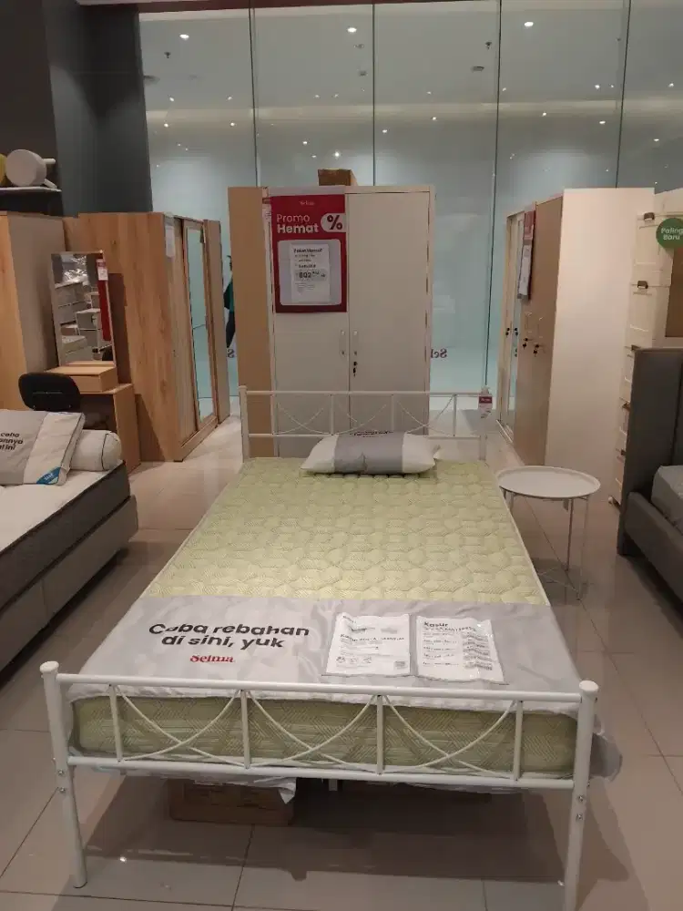 Set Kamar Berbahan Metal