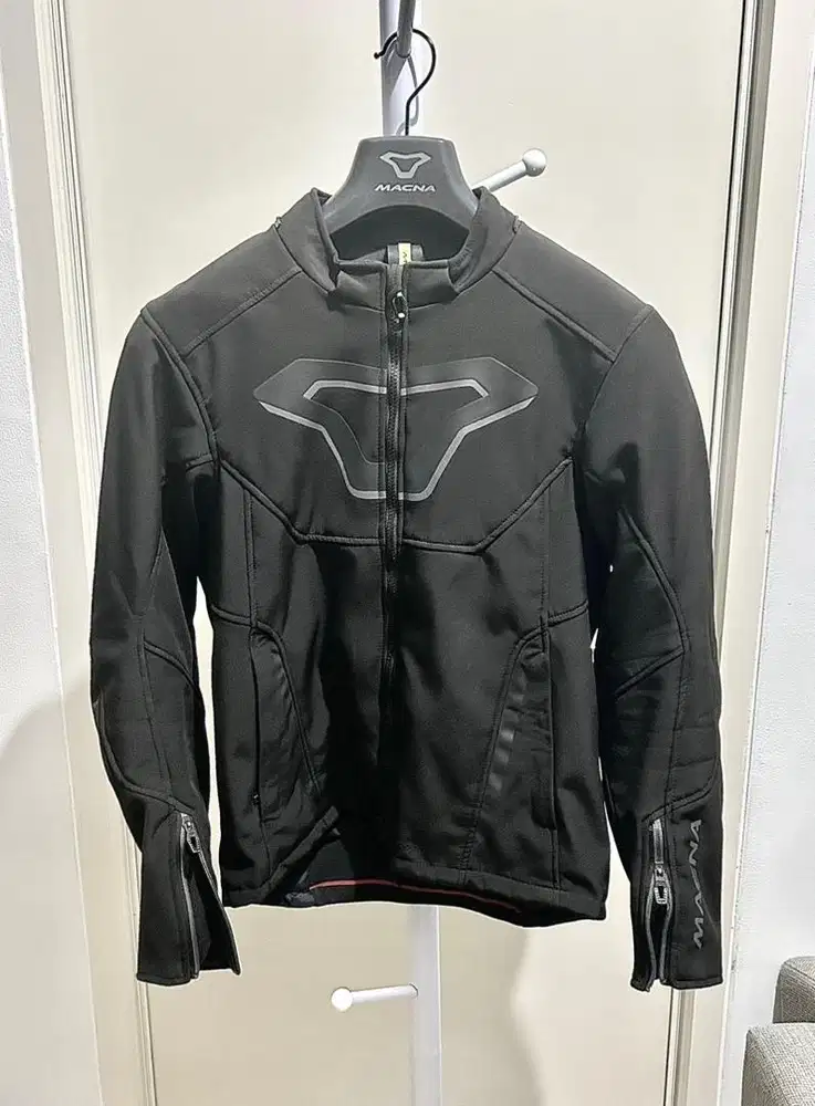 JACKET MACNA ATTRACOR BLACK size M