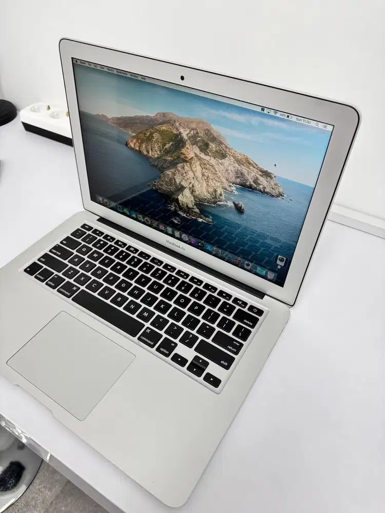 Macbook Air 2017 • i5 • 8/128GB
