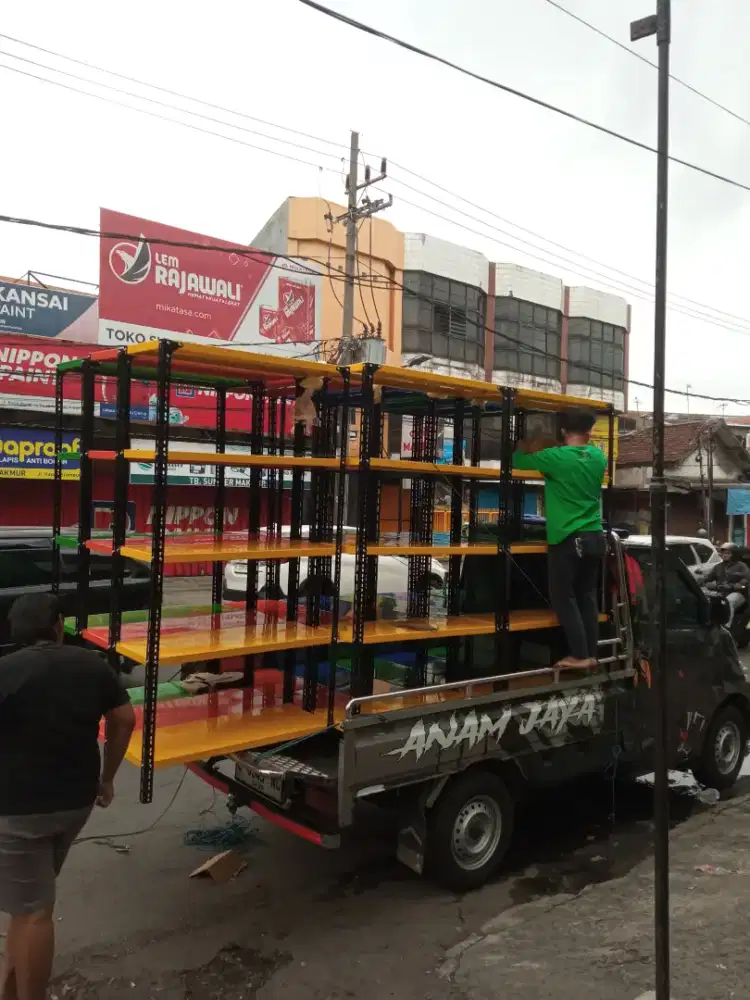 Rak besi rak siku lubang