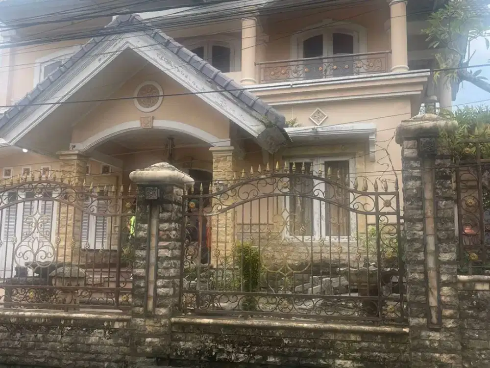 Jual Tanah Bonus Rumah Lantai 2 Hook Di Renon Jalan Moh Yamin Denpasar Bali. Dekat Plaza Renon, Kapangan Bajra Sandhi, Hangtuah, Sanur Bali