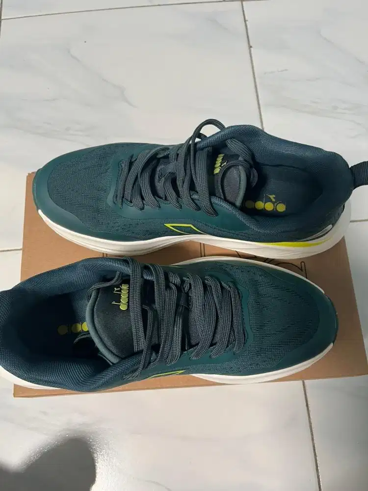Sepatu diadora original