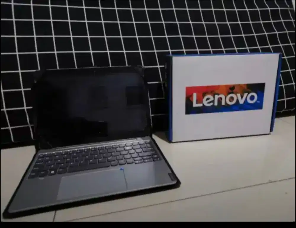 Lenovo D330 Touchscreen bisa jadi tablet