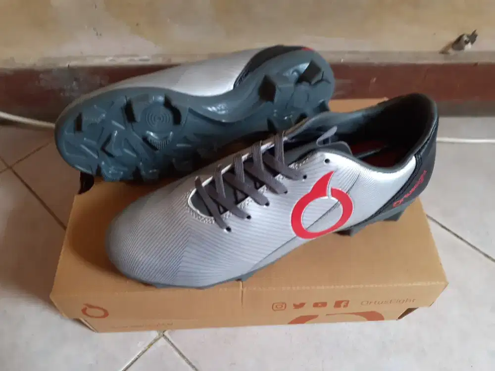 Sepatu bola ortus prodigy silver