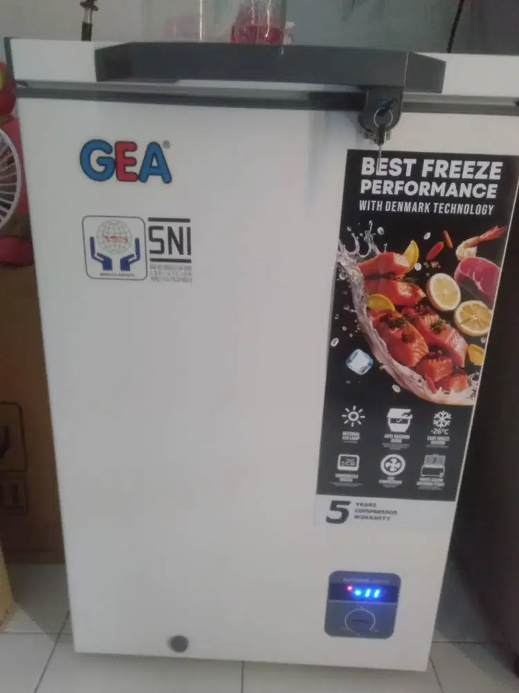Freezer box gea AB 108-R 100 Liter kondisi 2 bulan pemakaian