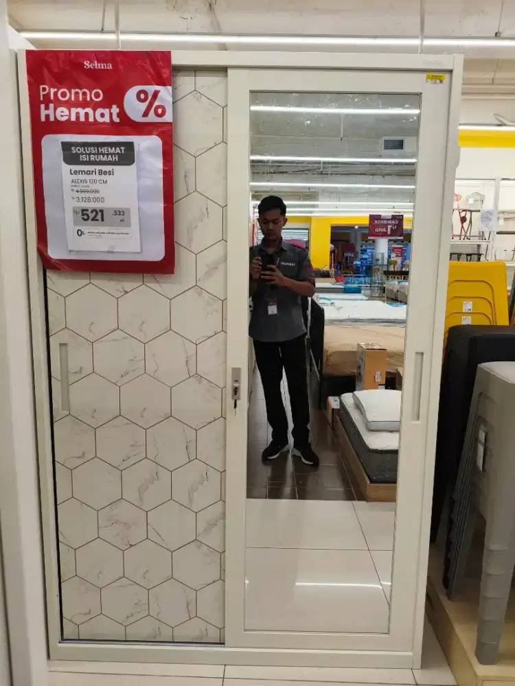 Lemari Pakaian 3 Pintu Selma Livia – Cokelat Oak, Rapi & Fungsional