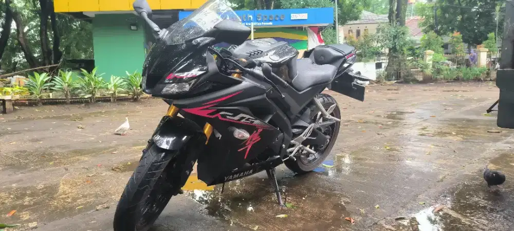 YAMAHA R15 V3 LOW KM