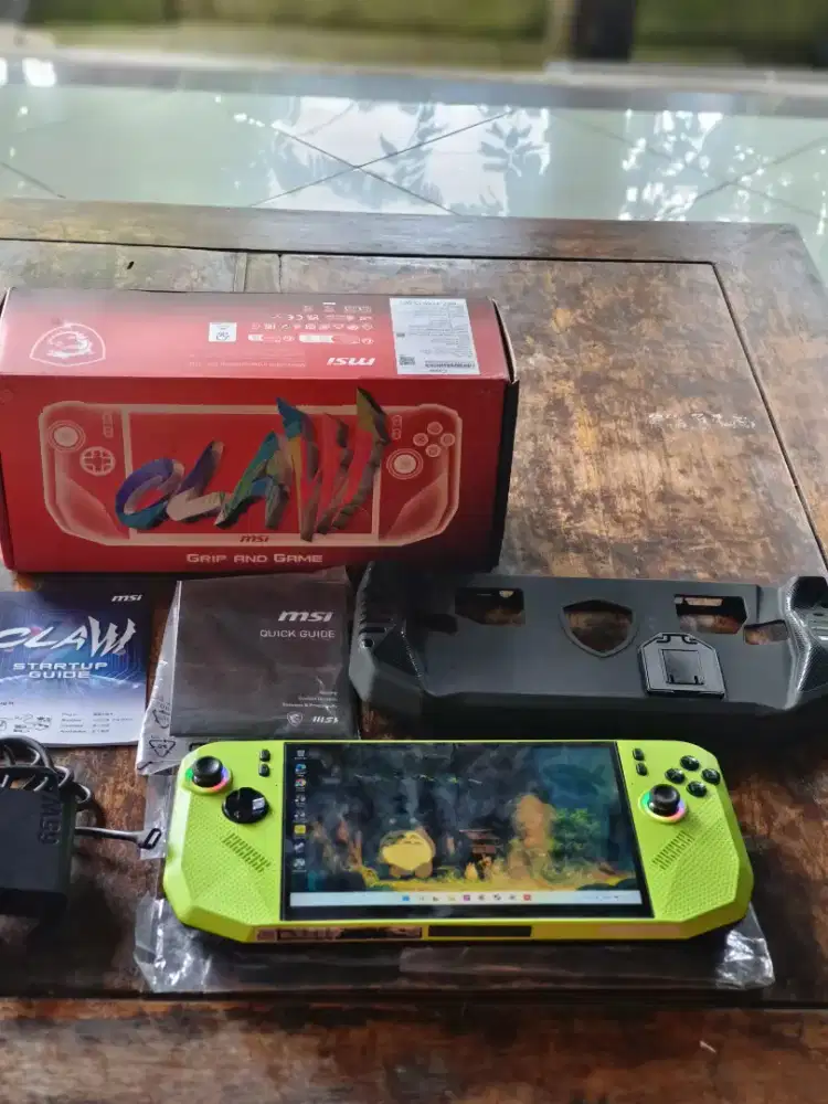 MSI CLAW Z2 EXTREME
INTERNAL 2TB
FULLSET MULUS 
PEMBELIAN OKTOBER 2025