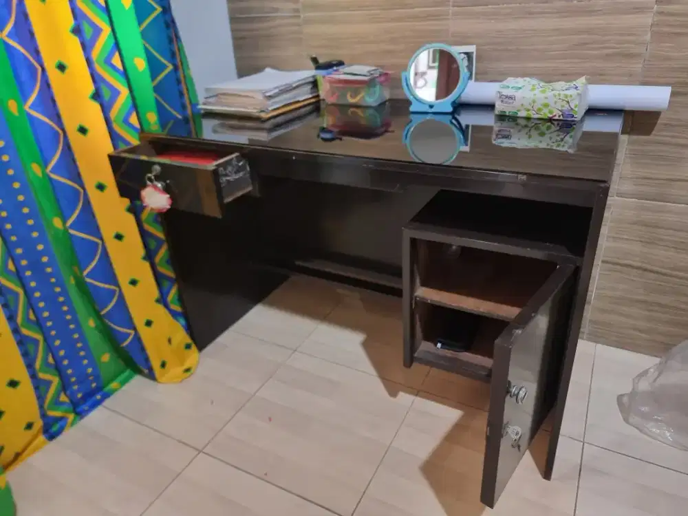 Meja Tulis Jati Lama