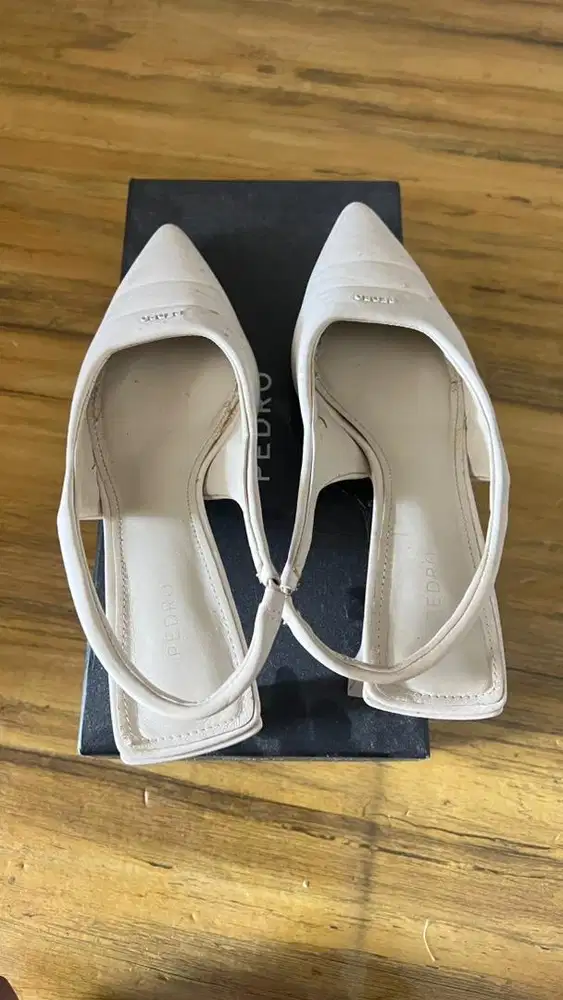 dijual sepatu sendal cewe size 36 kondisi bekas