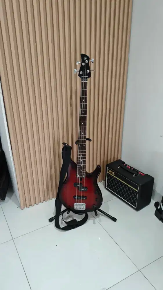 Bass Elektrik Yamaha TRBX 174 + Amplifier VOX PATHFINDER 10 BASS