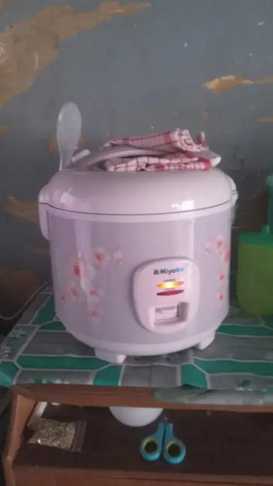 Jual mejigcom Miyako masih bagus lagi lha