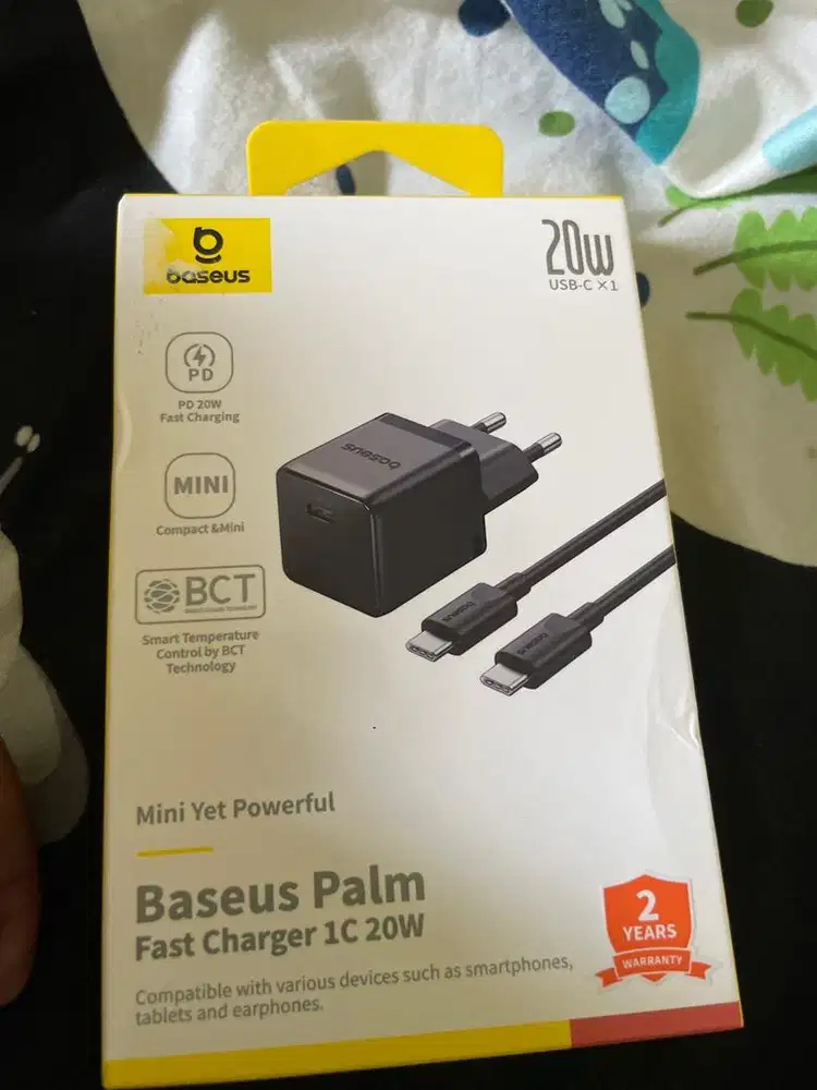 kepala charger dan kabel tipe c